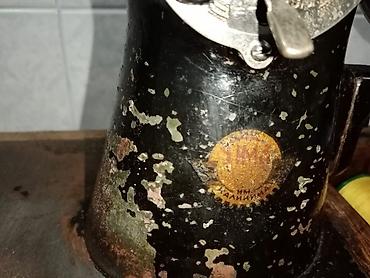 kohnə əşya: Məhsul: Köhnə tip mexaniki tikiş maşını (əl çarxlı) Təsvir: - — 2