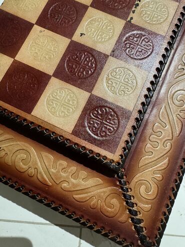 отделка бани: Шахматы - нарды 2 в 1 отличный подарок, кожаная отделка в этно стиле