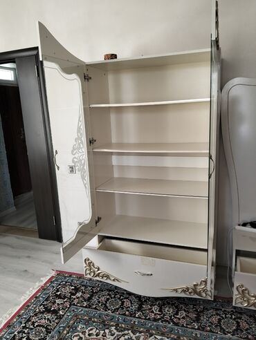 direl islenmis: İşlənmiş, TV altlığı, Kredit yoxdur, Azərbaycan