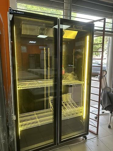 Двухдверный холодильный шкаф-витрина для магазинов и HoReCa. - Бренд