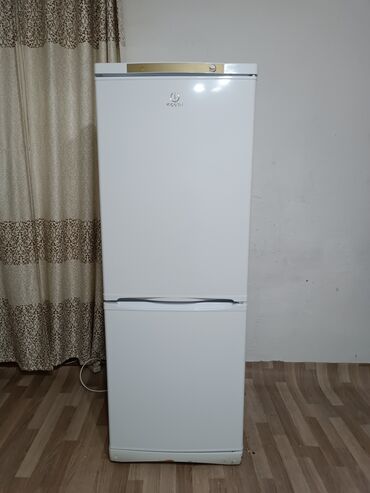 холодильники в расрочку: Холодильник Indesit, Б/у, Двухкамерный, De frost (капельный), 60 * 175 * 60