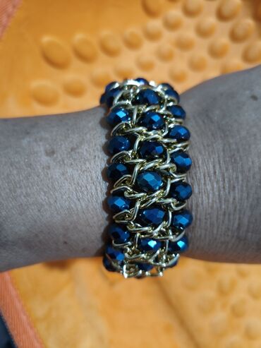 Наборы украшений: Набор бижутерии и аксессуаров Состав: - Брошь в форме пера — 11