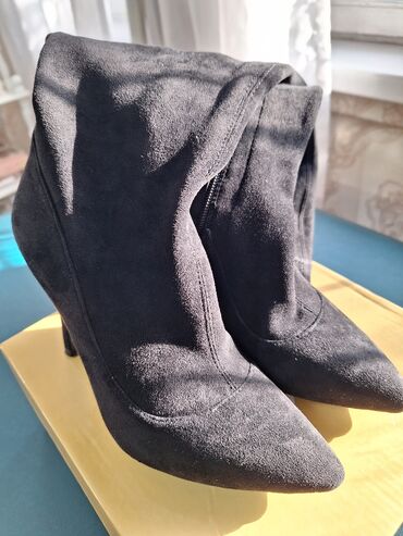 женские сапоги на каблуке: Сапоги, 35.5, цвет - Черный