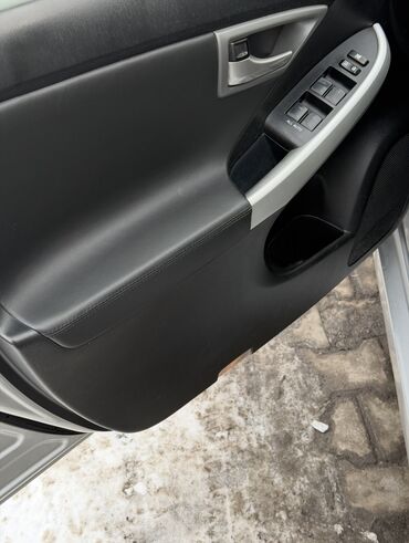 Toyota: Toyota Prius: 2014 г., 1.8 л, Автомат, Гибрид — 9