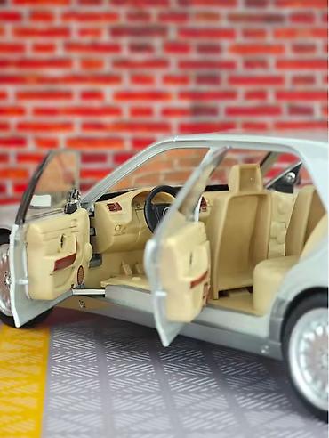 mersedes saat: Metaldan yığılmış kolleksiya modeli – klassik sedan (1:18 miqyaslı) — 7