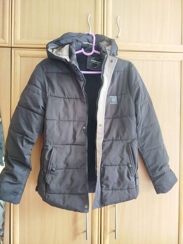 кышкы кийимдер: Мужская куртка, M (EU 38), Fila, Б/у, цвет - Черный, Самовывоз