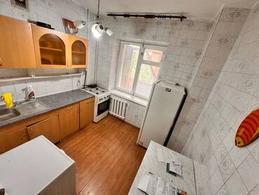 ремонт квартир и домов: 1 комната, 34 м², Индивидуалка, 3 этаж, Старый ремонт