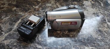 panasonic видеокамера: Японская видеокамера на mini кассете, работает отлично 3000и