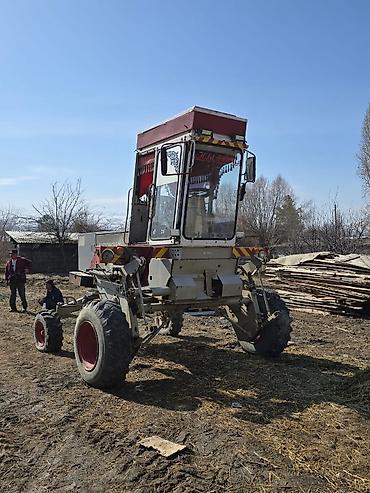 Унаа: Продаю Е302 Комбайн состояние отличный, без варок. Жатка тоже — 1