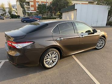 byd l: Toyota Camry: 2020 г., 2.5 л, Автомат, Гибрид, Седан — 4