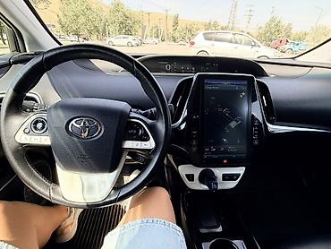 model y: Toyota Prius: 2018 г., 1.8 л, Автомат, Гибрид, Лифтбек — 5