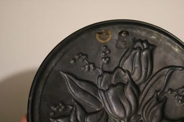 Staro posuđe i escajg: 1. Mesingani Tanjir 31.5 cm precnik, Dubrovnik 2. 22 cm, Sokobanja — 5