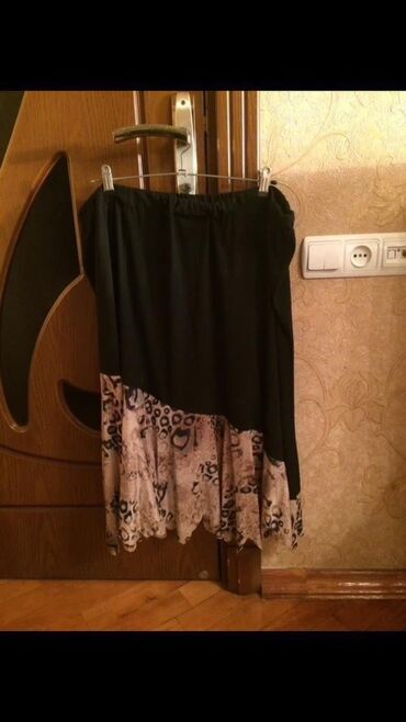 Dəstlər, kostyumlar: - Kəsmə naxışlı qədəh dəsti: 5 ədəd şüşə qədəh. Hər birinin üzərində — 6