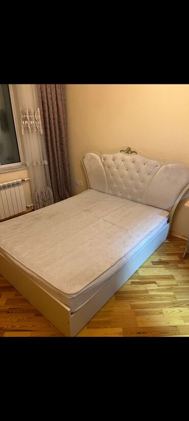 как продать старую мебель: Taxt satılır 100₼. Yaxşı vəziyyətdədir. matrası var.Ünvan Əhmədli