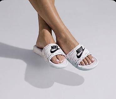 air green: Nike ženske papuče – klizači - Model: klasične sportske papuče sa — 1