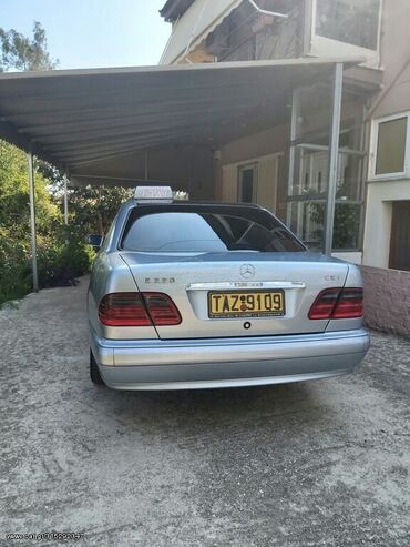 Μεταχειρισμένα Αυτοκίνητα: Mercedes-Benz E 220: 2.2 l. | 2002 έ. Sedan