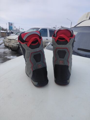 мужские зимние обувь: Ботинки для сноуборда 40 размер В очень хорошем состоянии 5- Откатал