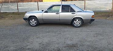 Mercedes-Benz: Mercedes-Benz 190 (W201): 0.2 l | 1990 il Sedan — 3