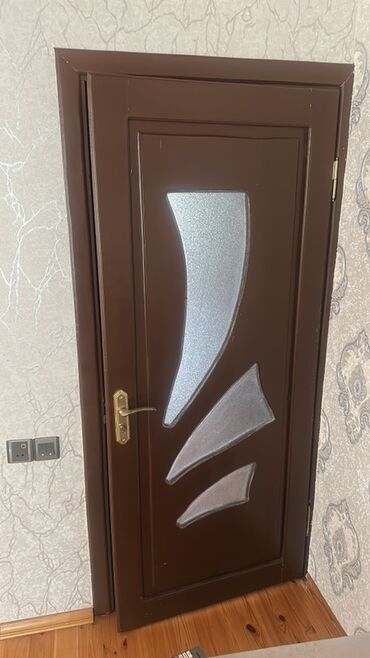 Hummer: MDF interyer qapı - Rəng: tünd qəhvəyi - Material: MDF (taxta