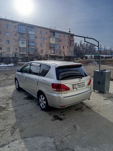 продаю краун: Toyota Ipsum: 2002 г., 2.4 л, Автомат, Бензин, Минивэн