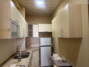 metbext mebileri: TƏCİLİ SATILIR! Mətbəx mebeli aspiratr,qaz, umivalnik üstündə verilir