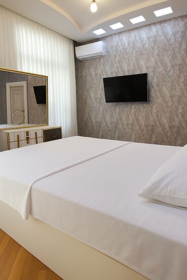 Günlük kirayə mənzillər: 3 otaqlı, Xətai r. r-nu — 13