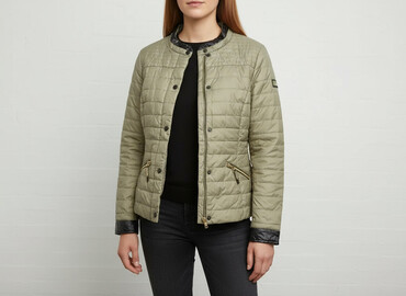 pull and bear kurtki wyprzedaż: Куртка демісезонна жіноча, розмір M на lalafo.pl pull and bear kurtki wyprzedaż: Куртка демісезонна жіноча, розмір M