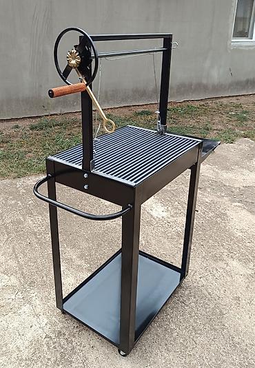 Sve za roštilj: Podesivi roštilj u dimenziji rešetke 65x45 cm Rešetka je izrađena od — 9