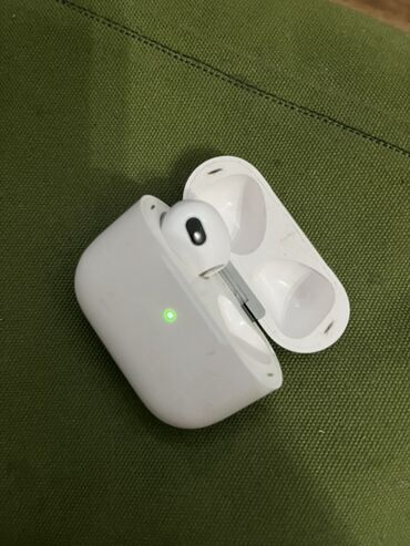 наушники apple цена бишкек: Беспроводные наушники в комплекте с зарядным кейсом, выполненные в