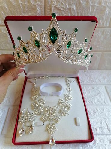 Setovi nakita: Chanel, Set: Kruna, Minđuše, Narukvica, Materijal: Cirkon, Biser — 10