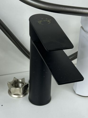 чёрный краска матовый: Смеситель для умывальника, однорычажный, черный матовый. - Тип