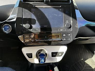 byd yan plus: Toyota Prius: 2018 г., 1.8 л, Вариатор, Гибрид, Хэтчбэк — 6