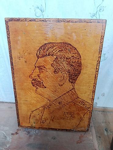 rendə: Ağac üzərində piroqrafiya portret lövhə - Material: bərk ağac lövhə — 1