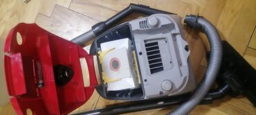 Klasični usisivači: Usisivač SAMSUNG 1600w na papirnu kesu kompletan dobar. Dobro vuče — 6