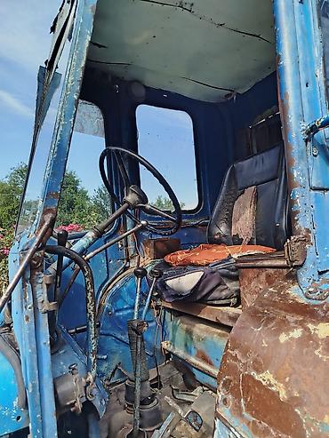 yeşka turbo az: Mavi rəngli təkərli kənd təsərrüfatı traktoru - Korpus: kabinli, iki — 10