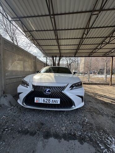 Lexus: Продаю es300h Кореец 2019 года Два комплекта ключей Два комплекта