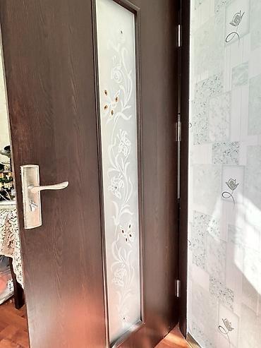 plintuslar: Daxili otaq qapısı – şüşə vitrajlı - Material: tünd qəhvəyi rəngli — 3