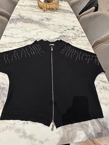 dior jaket: Qadın üçün qara rəngli zərif üst geyimi/jaket tipli kofta. Ön hissəsi — 1