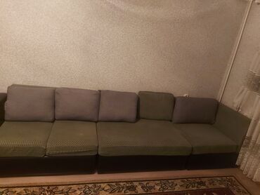 диван из палет: Цвет - Зеленый, Б/у
