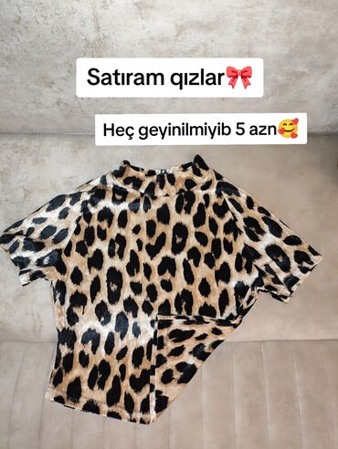 Köynək və bluzalar: Qadın geyimləri – 3 üst geyim 1) Qısaqol, leopard printli köynək -