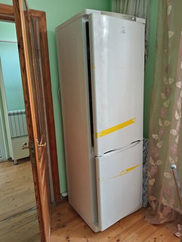 soyuducu islenmis: 2 qapılı Indesit Soyuducu Satılır, rəng - Ağ