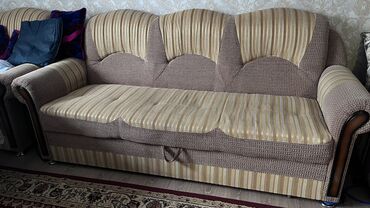 диван для офиса: Диван-кровать, цвет - Бежевый, Б/у