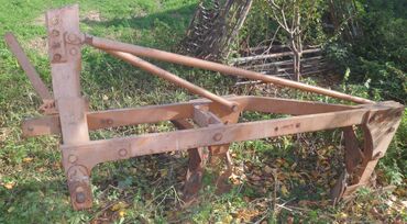 Poljoprivredne mašine: Plug za traktor – dvobrazdni, vučeni - Konstrukcija: masivan čelični — 6