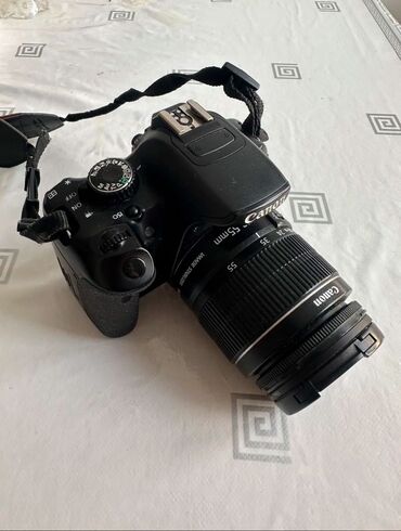 Фотоаппараты: Canon 650D состояние норм В комплекте подзарядник 1 батарейка Флэшка