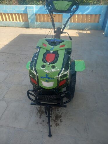 aqrar kend teserrufati texnika traktor satış bazari: Kənd təsərrüfatı işlərində torpağın şumlanması, yumşaldılması və digər