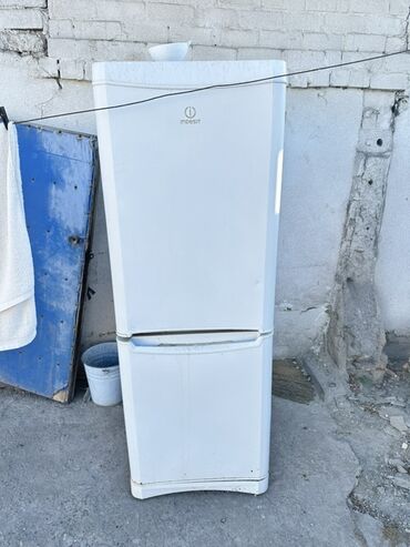 вытовой техника: Холодильник Indesit, Двухкамерный