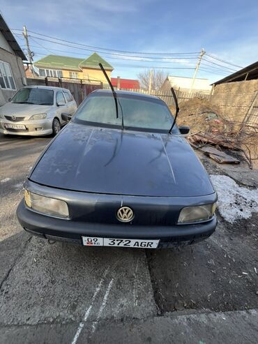 Volkswagen: Volkswagen Passat: 1988 г., 1.8 л, Механика, Бензин, Седан — 2