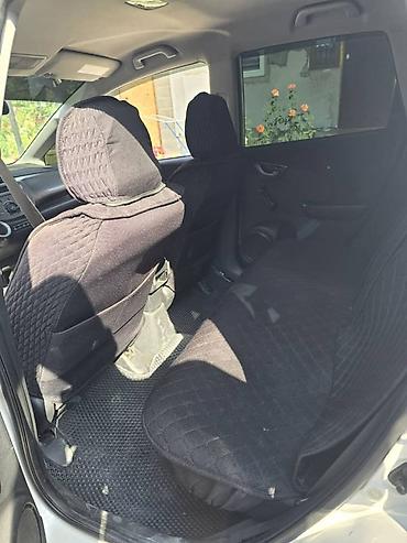 хунчи авто: Honda Jazz: 2010 г., 1.4 л, Робот, Бензин, Хэтчбэк — 7