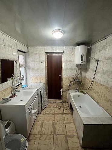 Продажа коттеджей и домов: Продается частный дом с участком 4 соток Район пишпек, главная улица — 15