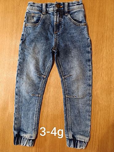 Paketi dečije odeće: Decaci farmerke, pantalone, bermude,sorcevi.Cene do 500din, velicina — 1